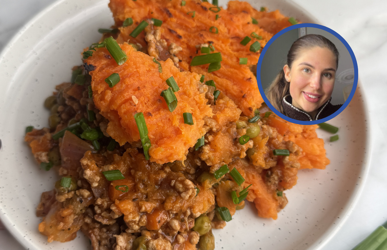A plate of pork mince, sweet potato mash and peas.